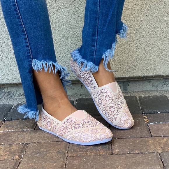 NIB Blush Pink Floral Crochet Slip-On Loafer Flats - Picture 5 of 8